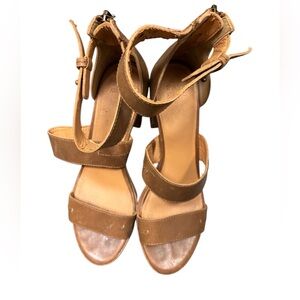 FRYE AND CO. Tan Strappy Block-Heel Sandals
